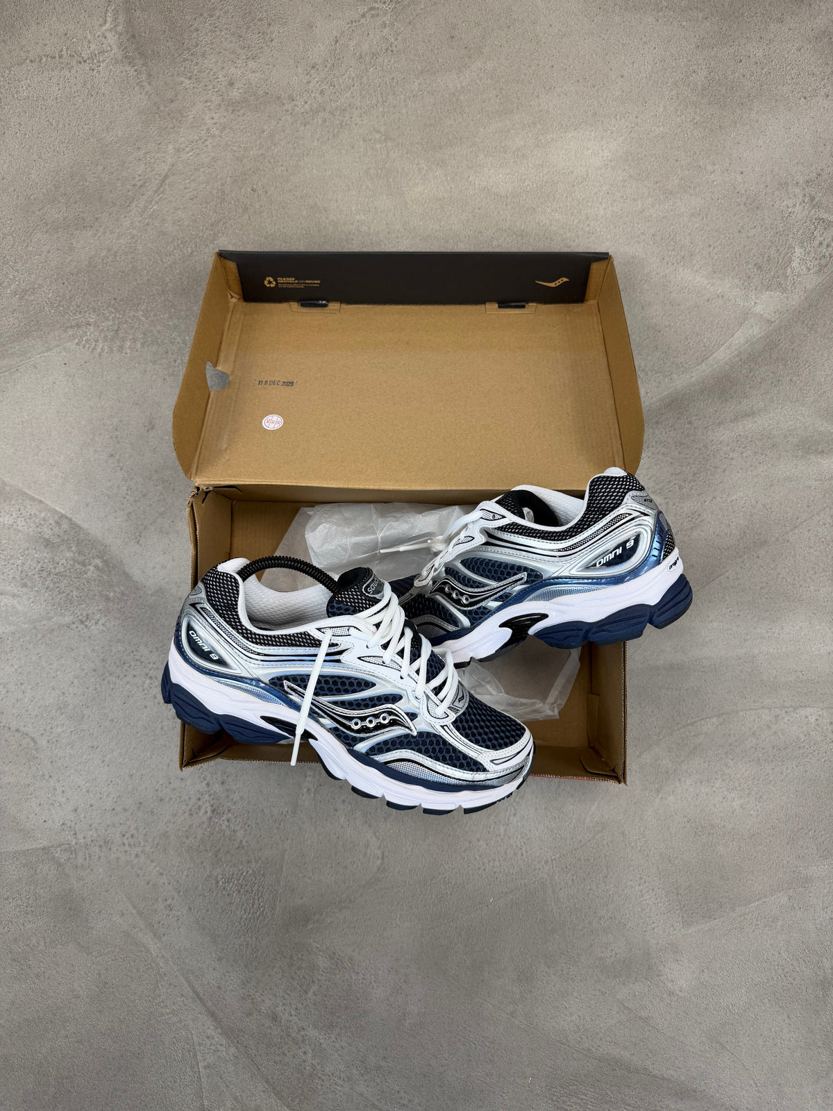 Saucony ProGrid Omni 9 Deep Navy