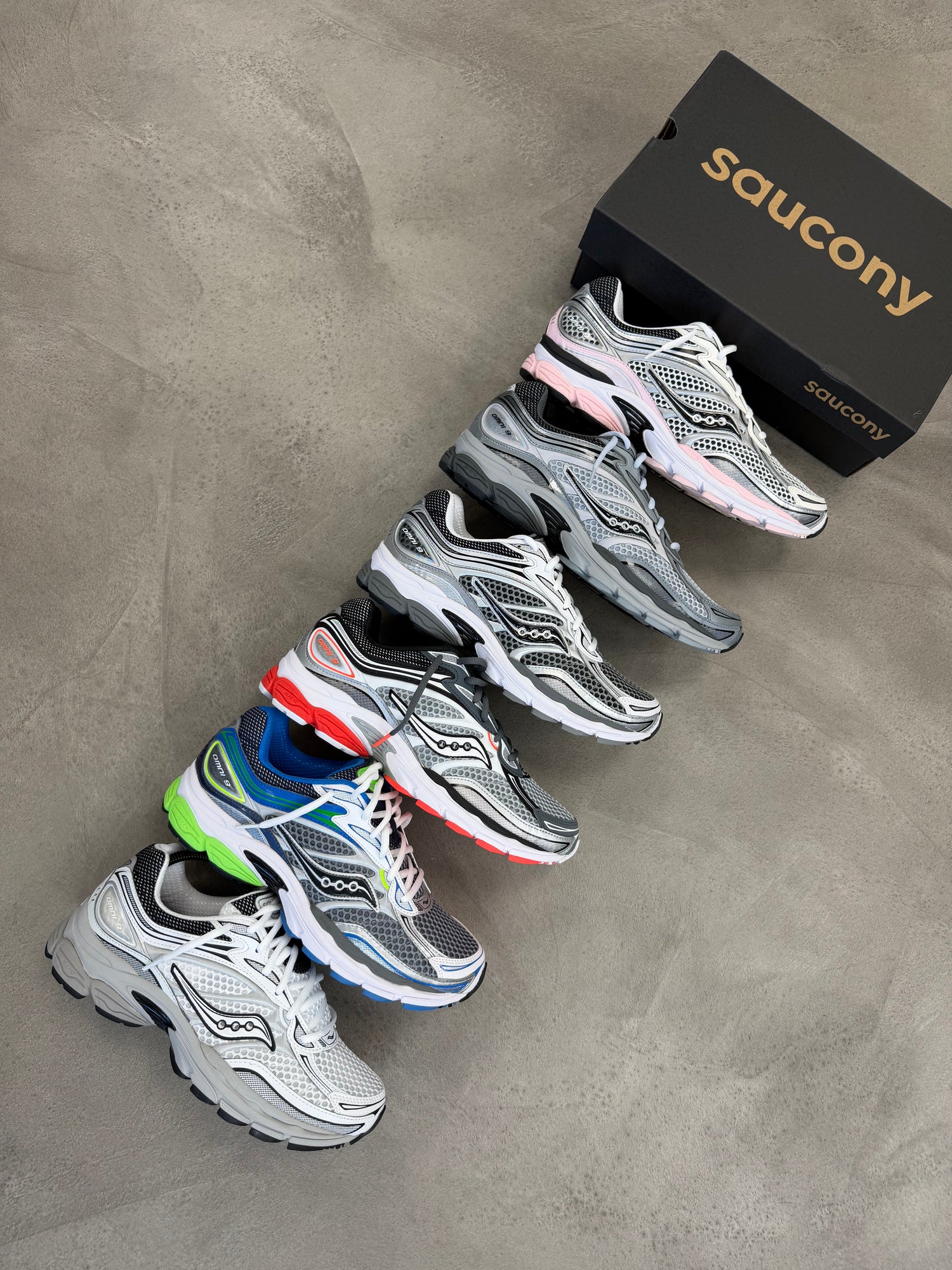 SAUCONY