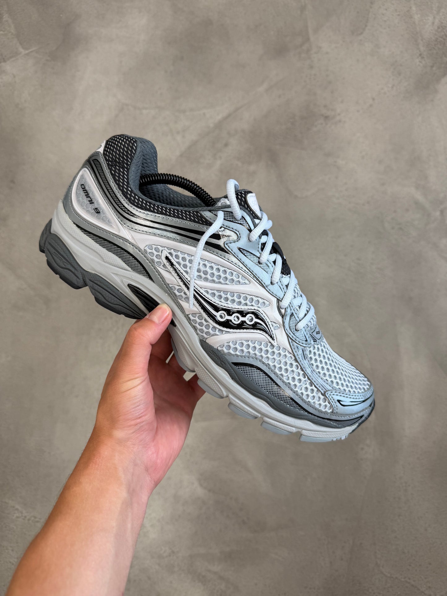 Saucony ProGrid Omni 9 Microchip