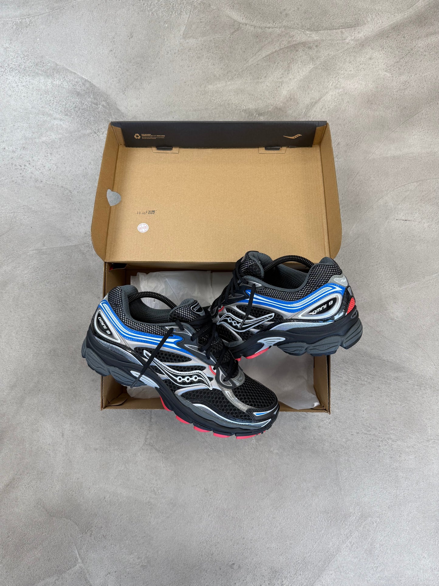 Saucony ProGrid Omni 9 Black/Multi