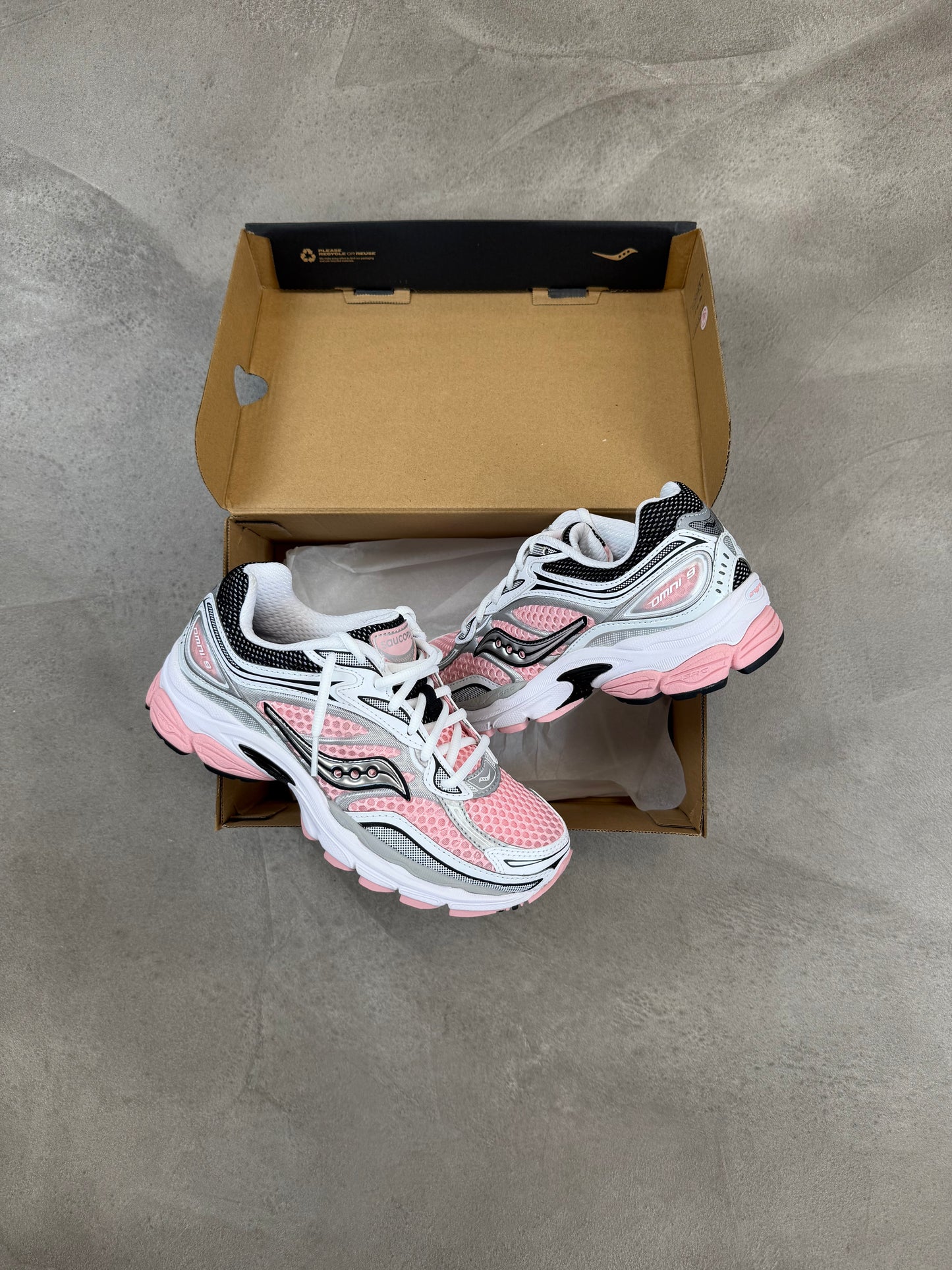 Women’s Saucony ProGrid OMNI9 Touch White