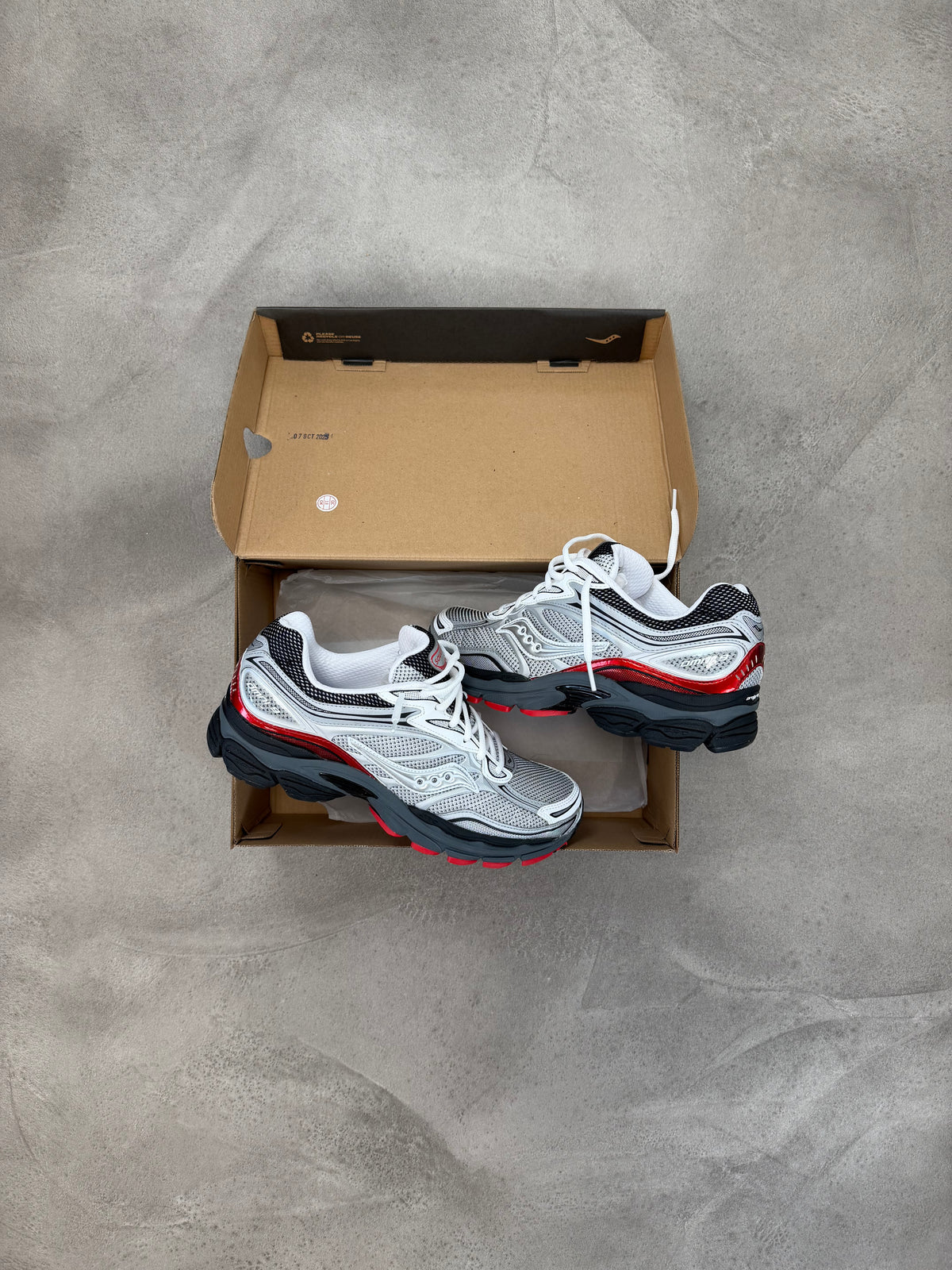 Saucony Pro Grid Omni 9 Crimson Red