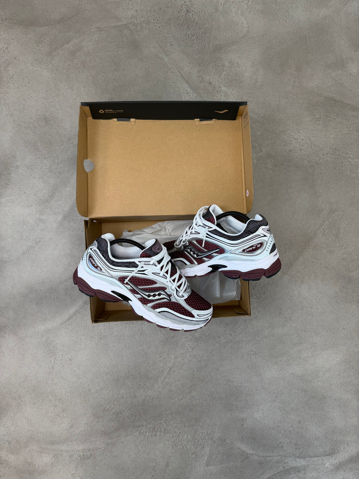 Saucony ProGrid Omni 9 Maroon