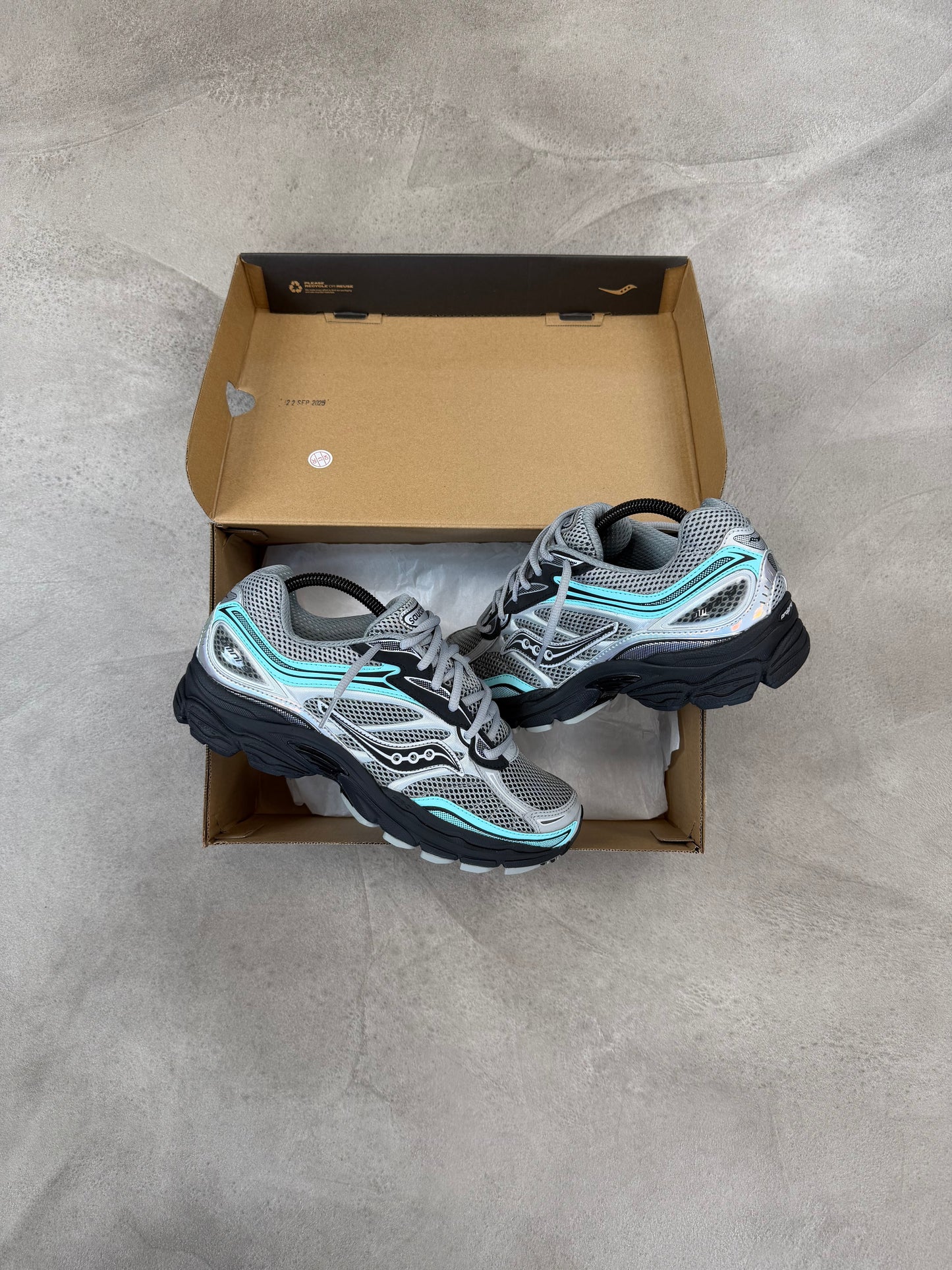 Saucony ProGrid Omni 9 Fossil Splash