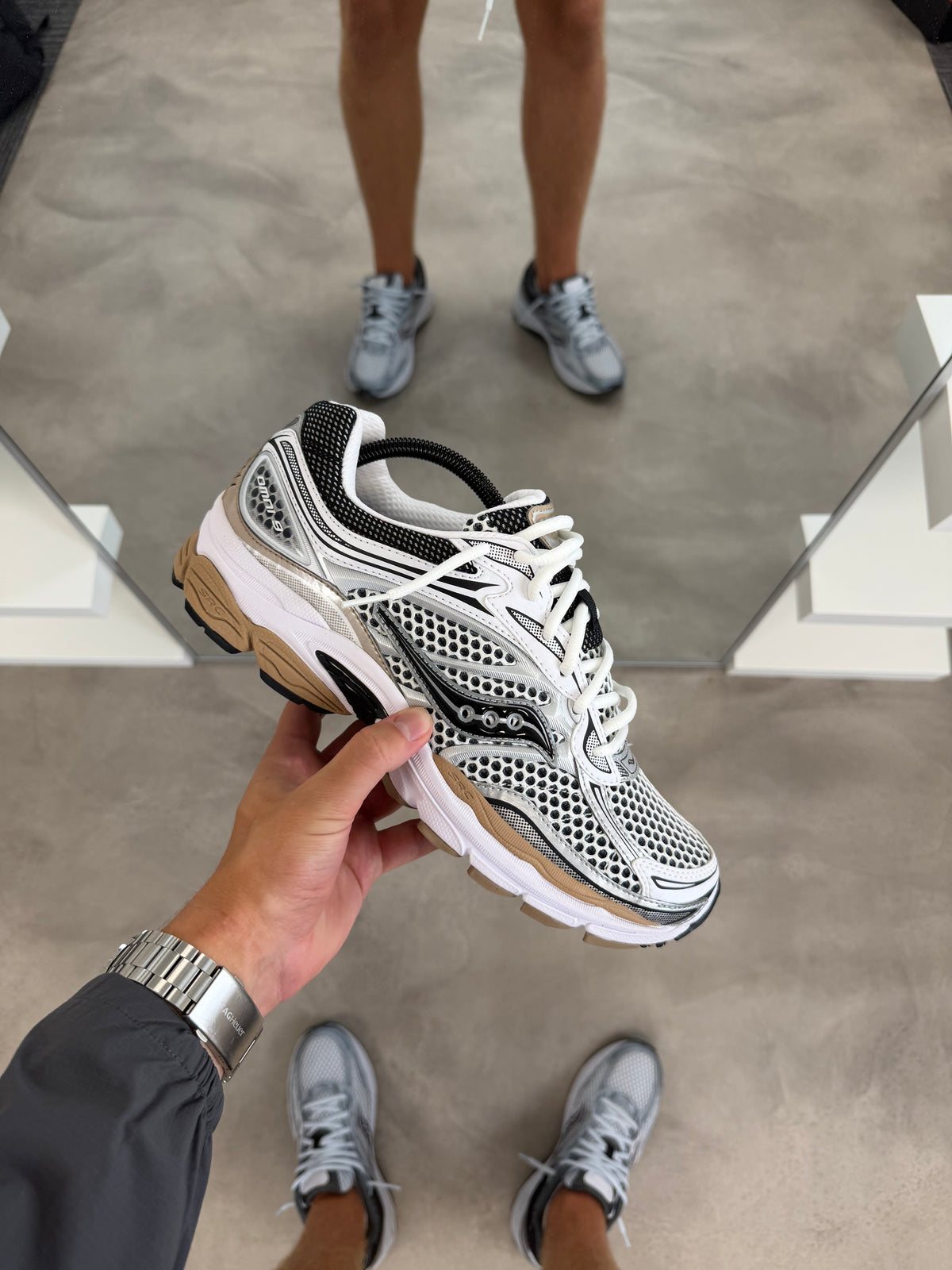 Saucony Pro Grid Omni 9 White Saddle