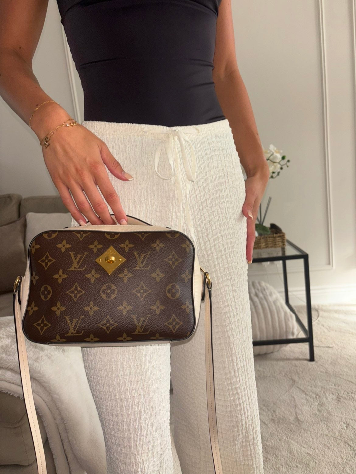 Ladies Louis Vuitton Saintonge Monogram shoulder crossbody bag