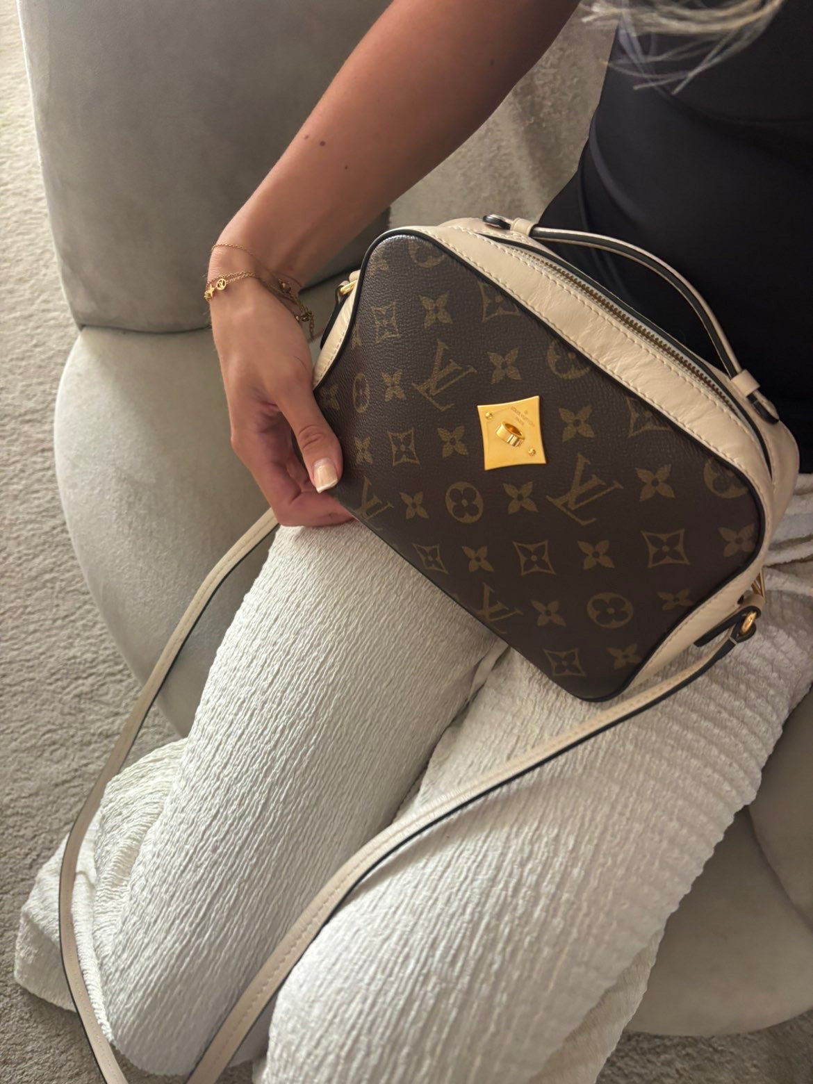Ladies Louis Vuitton Saintonge Monogram shoulder crossbody bag