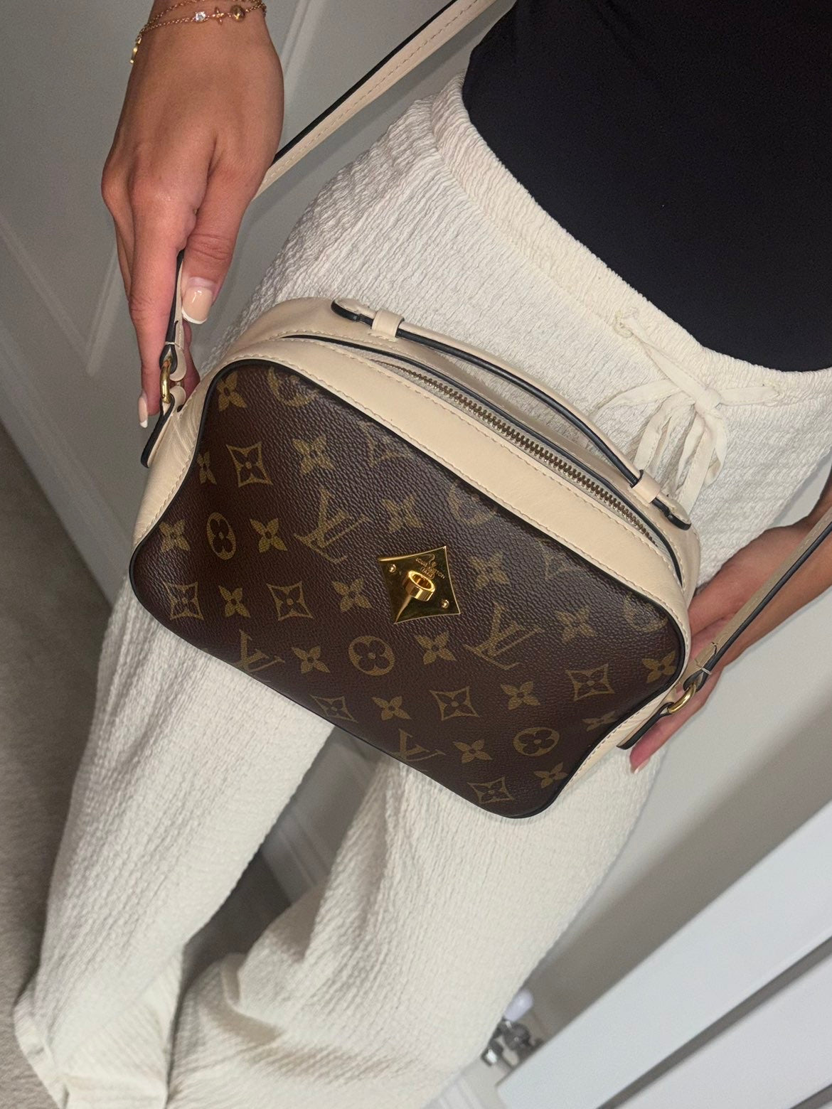 Ladies Louis Vuitton Saintonge Monogram shoulder crossbody bag